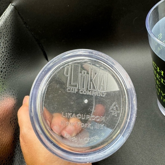 Set of 2 Broadway’s Wicked the Musical Souvenir Plastic Cups (no lids) 16 fl oz - Picture 7 of 7